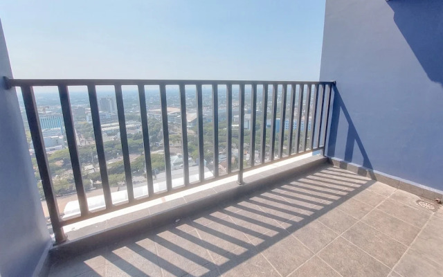 Spacious and Comfort Studio Loft at Kingland Avenue Apartment