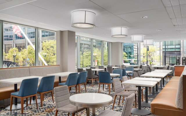 La Quinta Inn & Suites by Wyndham Chicago Downtown