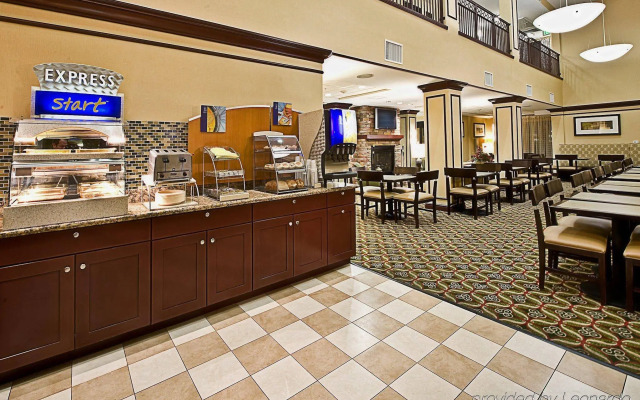 Holiday Inn Express & Suites Phoenix - Glendale Sports Dist by IHG
