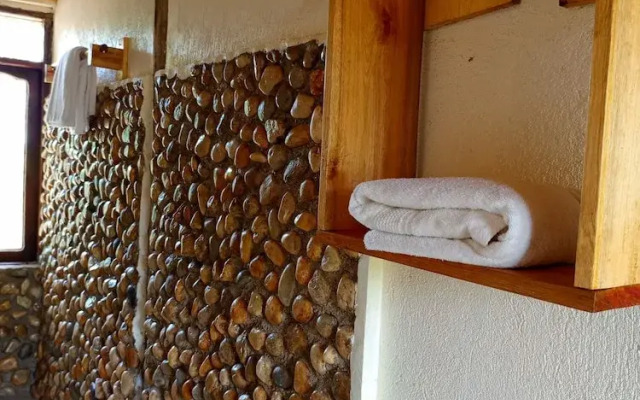 Bwindi Neckview Lodge
