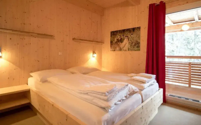 Modern Cottage With Whirlpool