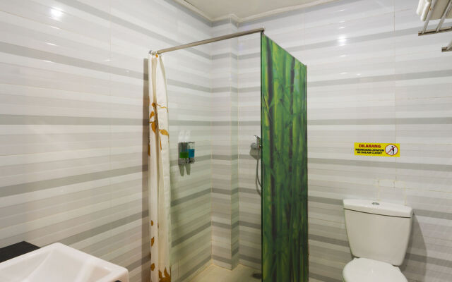 RedDoorz Plus near Mall Bali Galeria 2