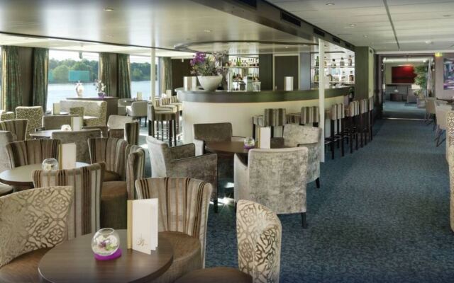 Crossgates Hotelship 4 Star - Osthafen - Frankfurt