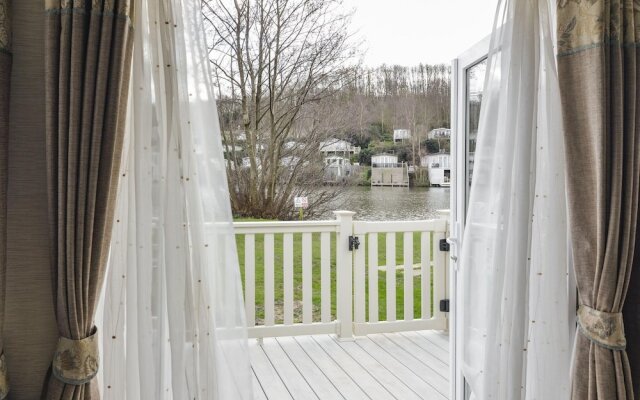 Welcoming Home in Hastings With Balcony