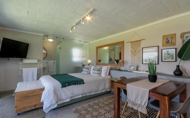 Wildlife Retreat on a Wine-Farm