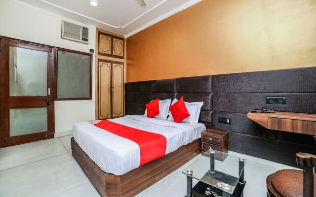 OYO 26589 Hotel Royal Town