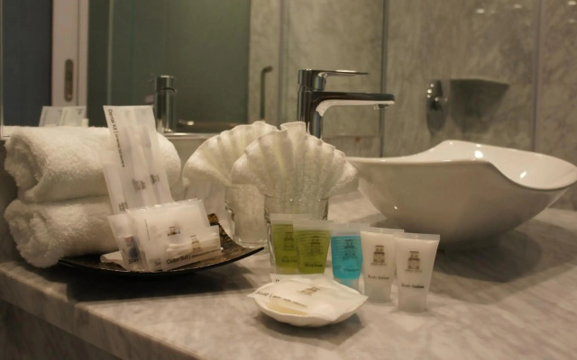 Heeren Straits Hotel