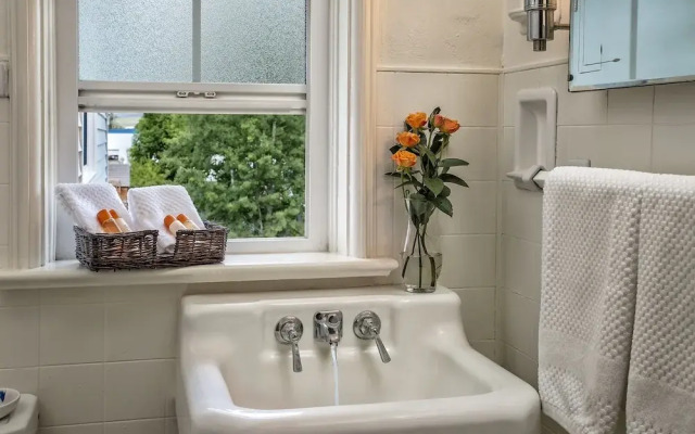 Baker City Blue Door Inn