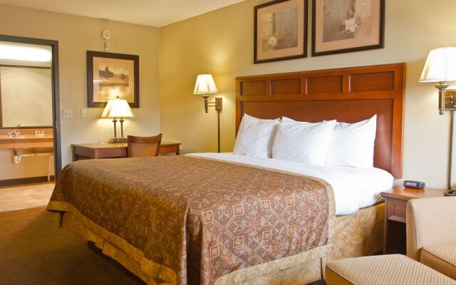 Greenlight Inn & Suites