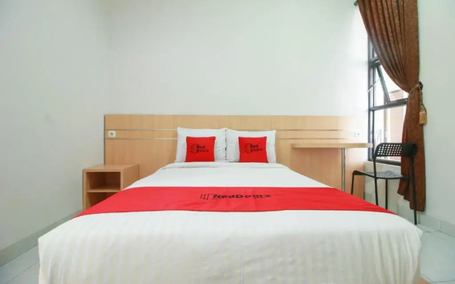 RedDoorz Syariah near Universitas Jenderal Soedirman