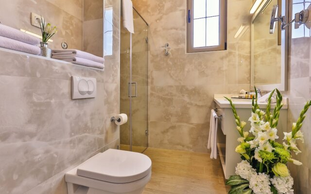 Avanti Hotel & Spa