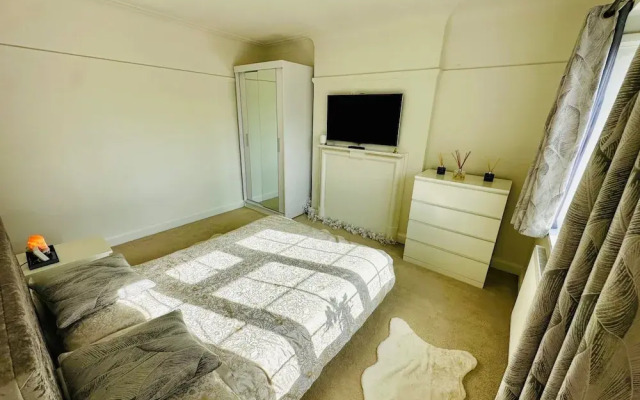 Gerrardscross-sleeps4-parking-petfriendly-wembley