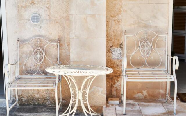 Equorum Prospectus 2 - OSTUNI CENTRO - Guest House