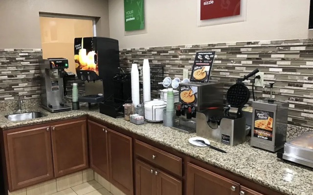 Quincy Inn and Suites