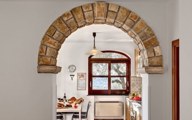 Tulipano - A Charming and Peaceful Hillside Villa With Lovely Views