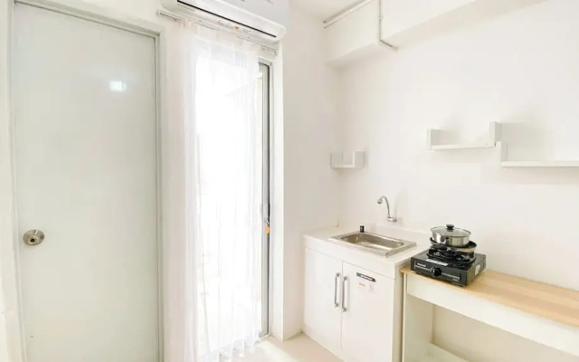 Relaxing And Homey 2Br At Bassura City Apartment