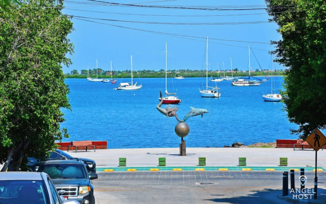 Cozy Stay with onsite Pool Near Malecon