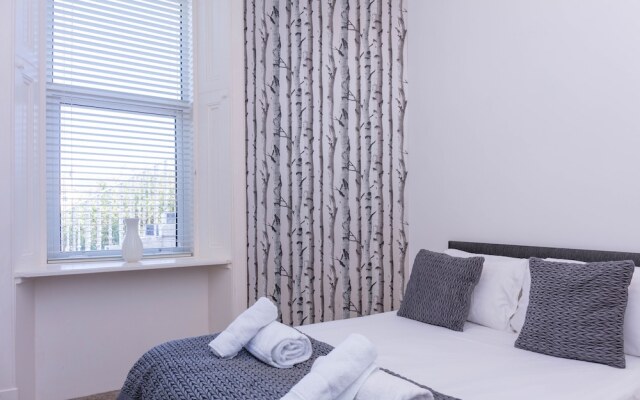 Eagleton Residence - Donnini Apartments