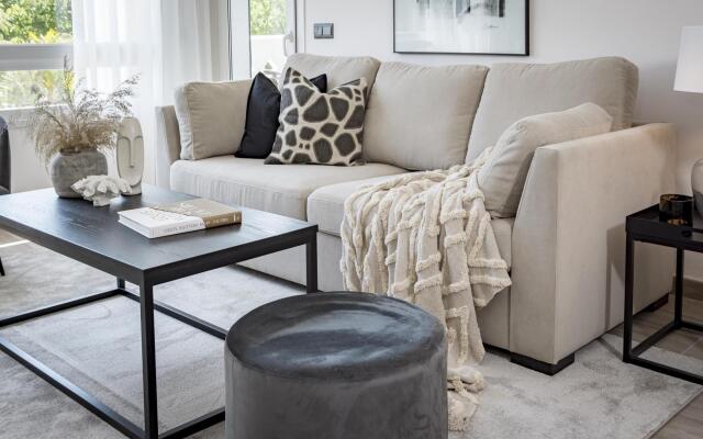 PR - Stunning flat front line beach Puerto Banus