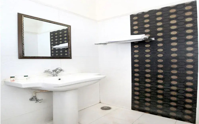 OYO 11844 Silver Star