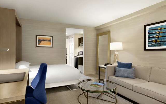 DoubleTree Suites by Hilton Hotel Boston - Cambridge