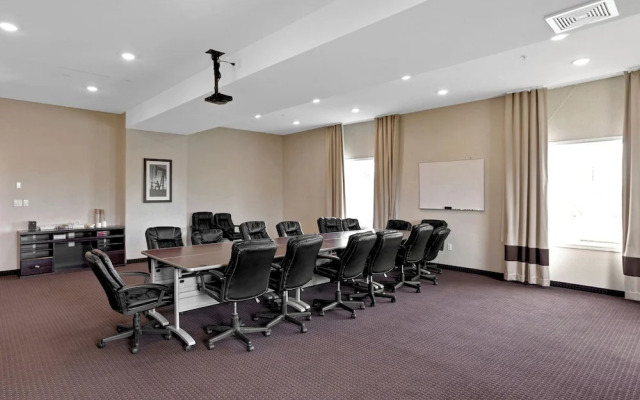 Duvernay Inn & Suites