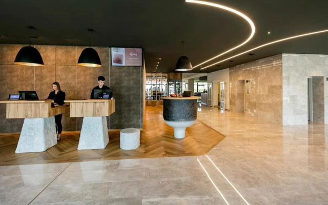 ARCOTEL Nike