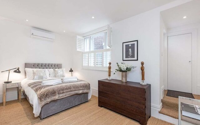 2 bed Garden Flat With air con by Fulham Broadway