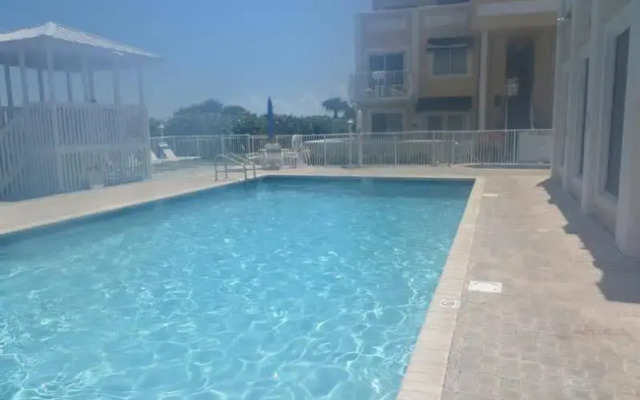 Royal Mansions Resort
