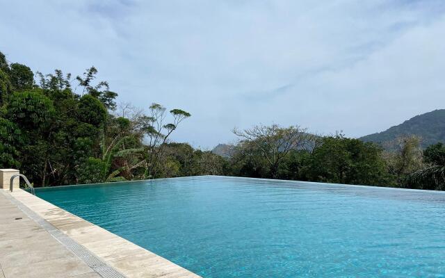 Casa de Cond. em Camburyzinho com Lazer Completo