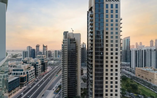 SuperHost- Stunning Burj View 2BR in Downtown Dubai