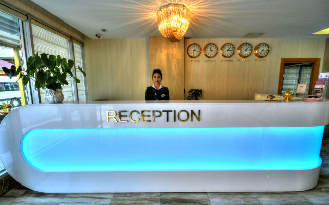 Golden Deluxe Hotel