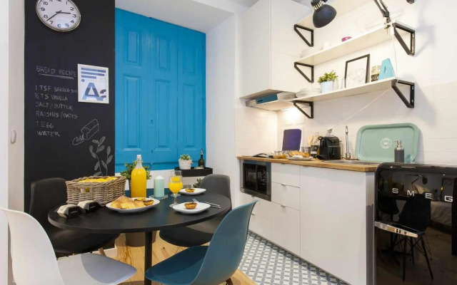 Modern New Studio in City Center- Blue