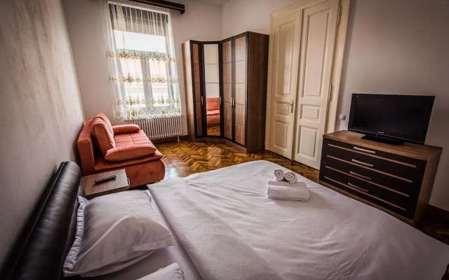 Downtown Fuchsl Palace