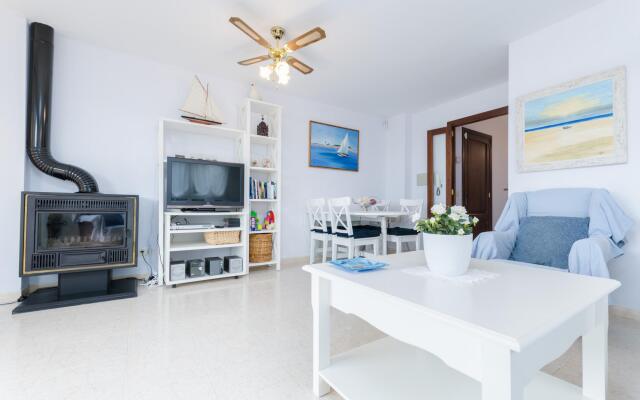 M&M - Apartment with sea views in Portocolom. Free WiFi
