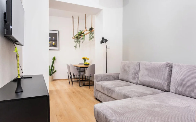 Modern  Apartments  by Upstairs