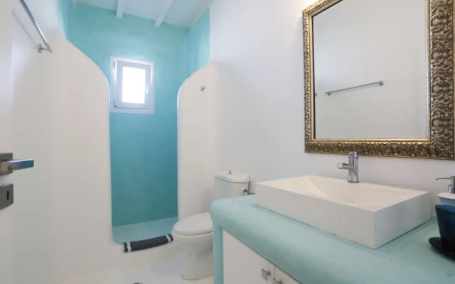 Gorgeous Studio Aqua Mare