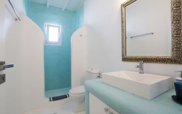 Gorgeous Studio Aqua Mare
