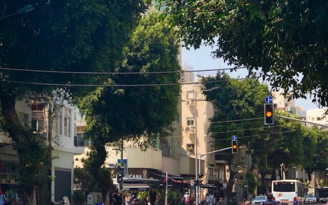 Ben Yehuda - Bograshov 1 BR with Terrace