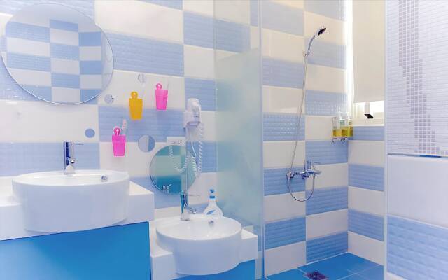 Tong's Story Paternity B&B