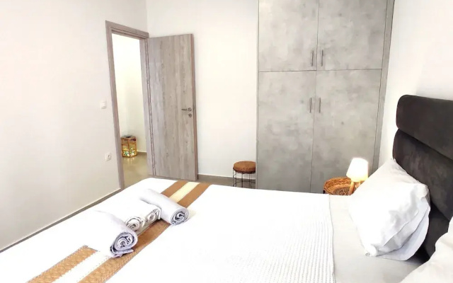 Modern Mykonos 2 Bd Aqua w shared Pool
