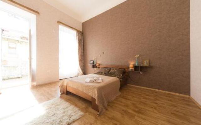 Cozy Apartment at Rustaveli Avenue