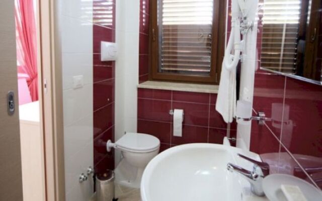 B&B Acropolis