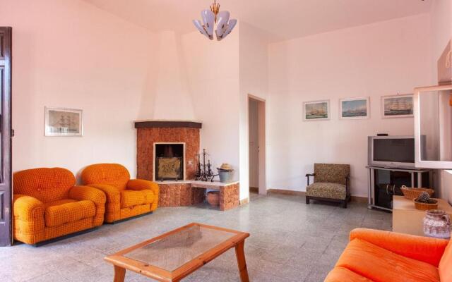 Casa con 3 camere letto e giardino spiaggia m123