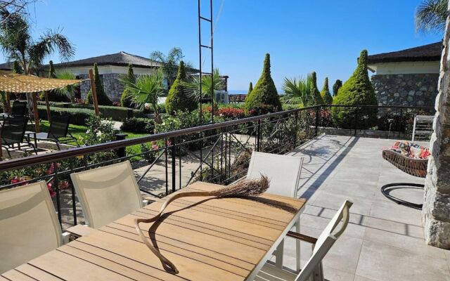 Serene Three-bedroom Retreat in Unforgettable Setting