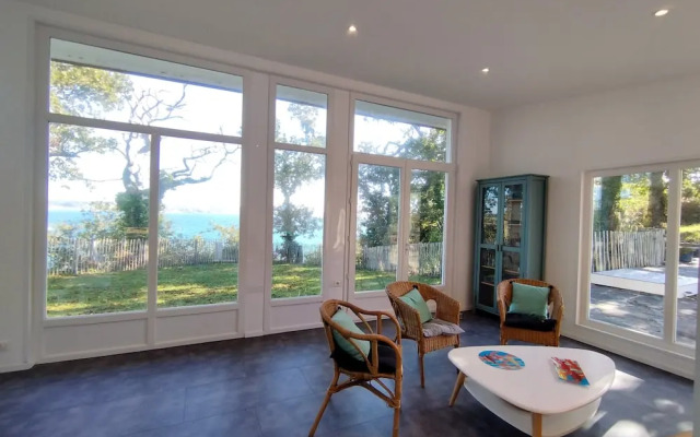 Superb Villa With sea View Near the Beach