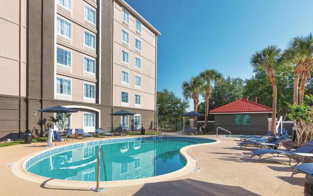 La Quinta Inn & Suites by Wyndham Orlando UCF