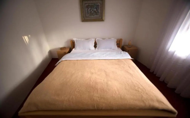 Hostel Bushati