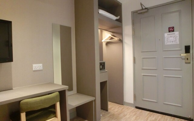 Champion Hotel (SG Clean Certified & Staycation Approved)