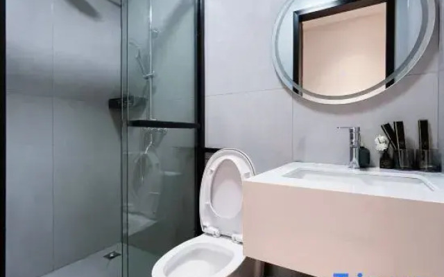 Xiyue Four Seasons Hotel (Nanjing Lukou International Airport Tongshan Subway Station)